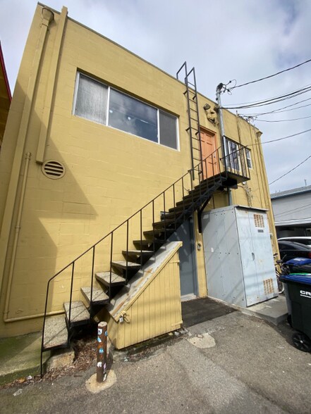 Building Photo - 302 1/2 Marine Ave