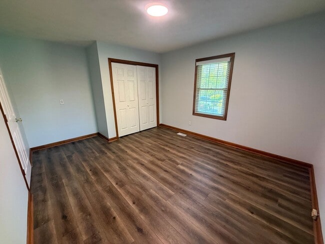 Building Photo - 2-3 Bedroom house with 2 bathrooms and garage