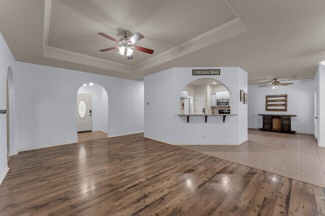 Building Photo - 145 Chaumont St