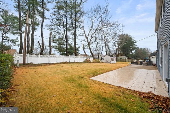 Building Photo - 16 Barrington Ln
