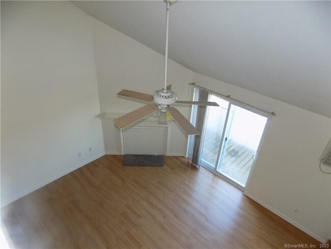 Building Photo - 112 Willow Springs