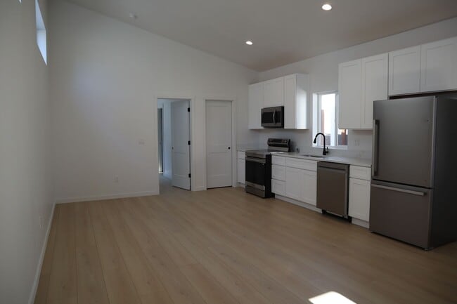 Building Photo - Home Downtown CDA!