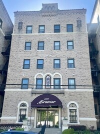 Building Photo - 1700 Webb St