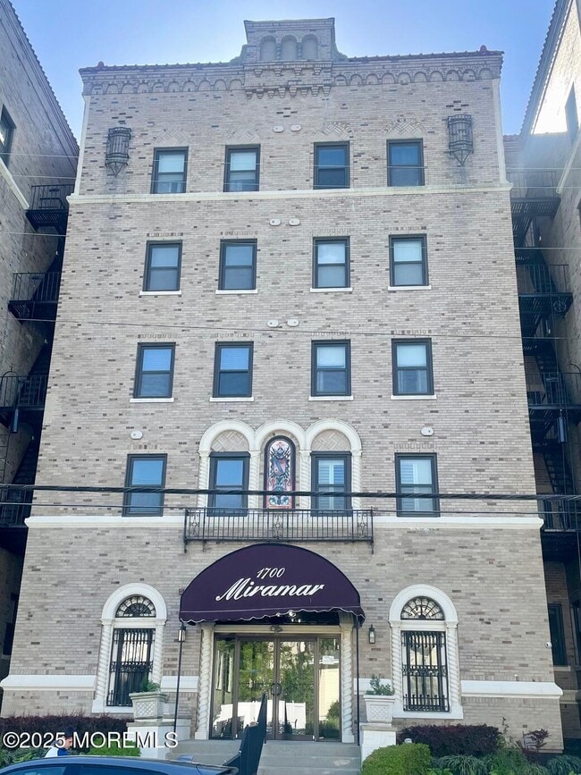 Primary Photo - 1700 Webb St