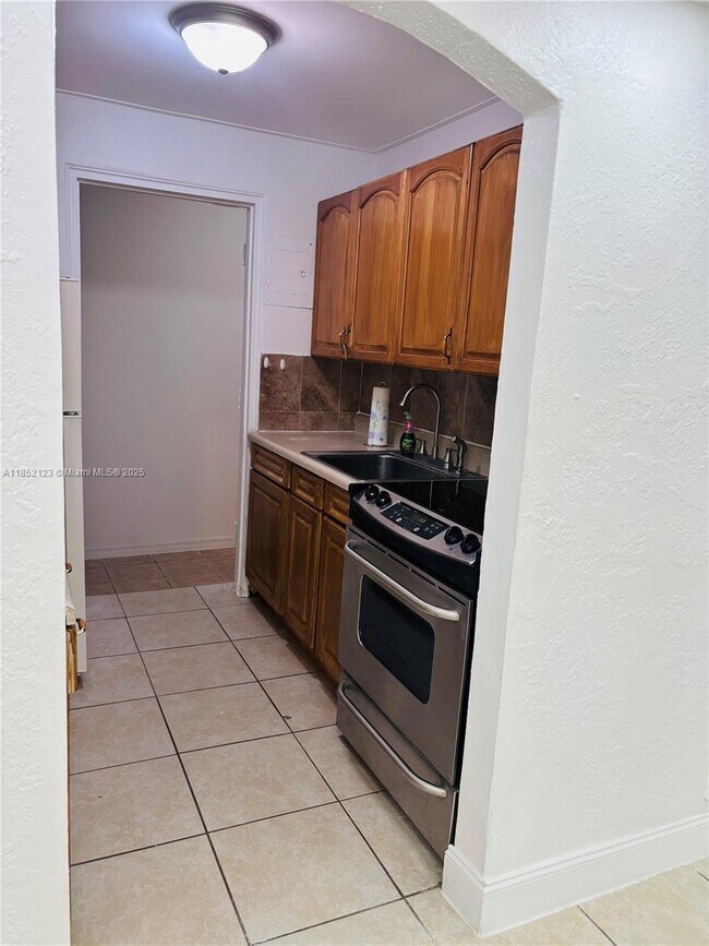 Building Photo - 15445 Hayes Ln