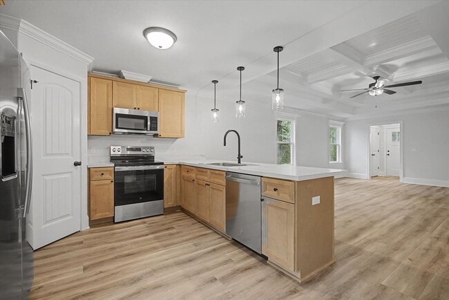 Building Photo - 4 Bedroom Home Available Now!