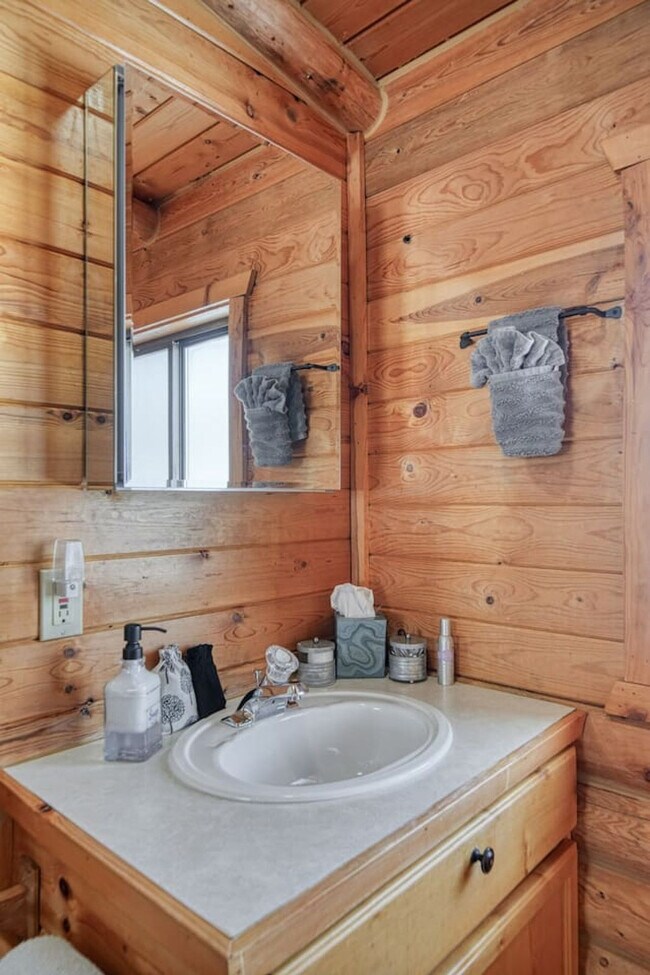 Building Photo - 5406 Henrys Lake Rd