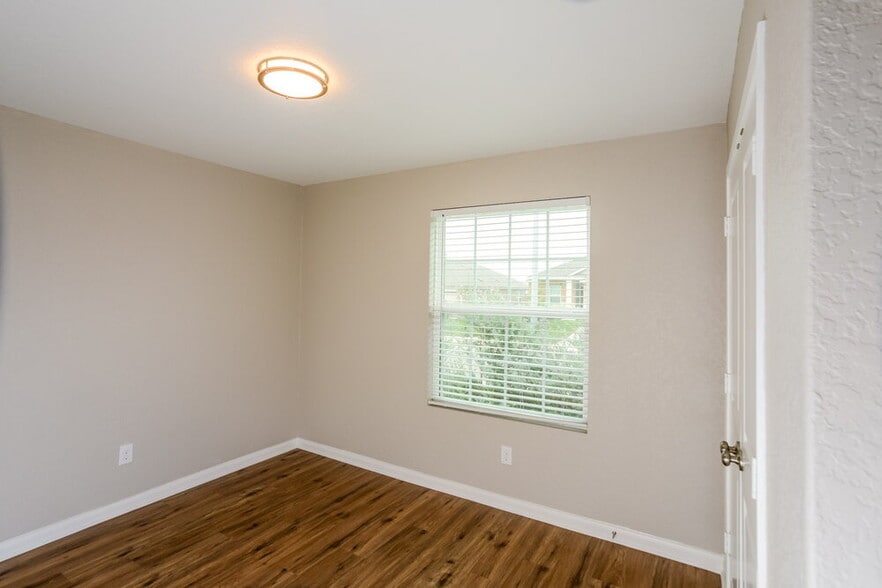 Building Photo - 1036 Raceland Rd
