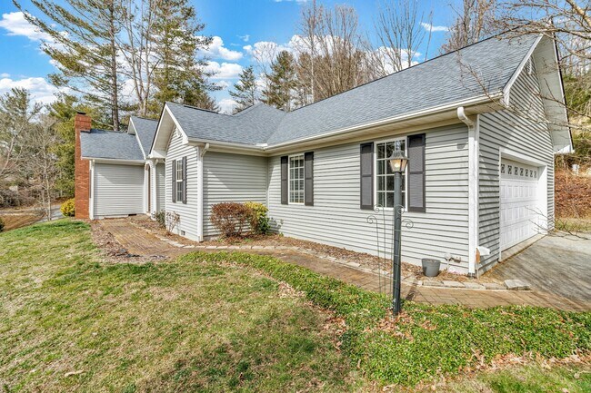 Building Photo - 12 Bethel Dr