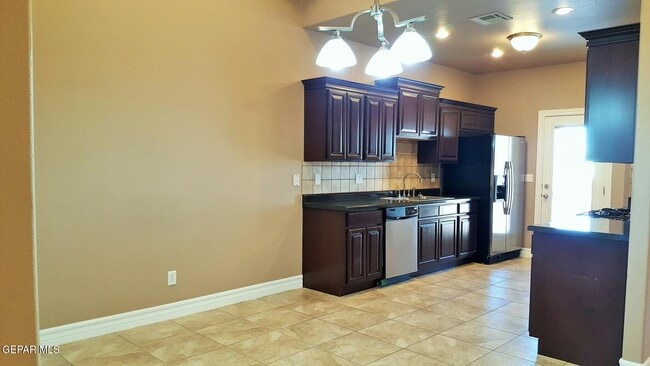 Building Photo - 11727 Dos Palmas Dr