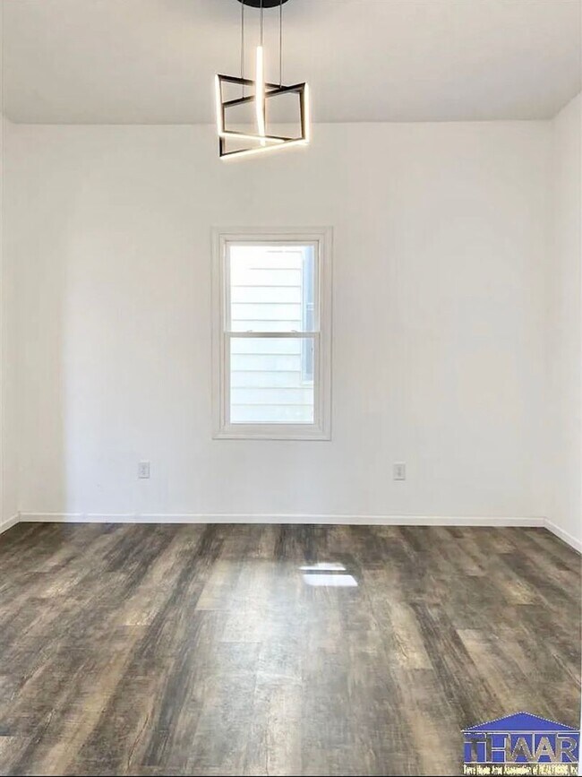 Building Photo - Charming North Side 2BR Home – Updated & M...