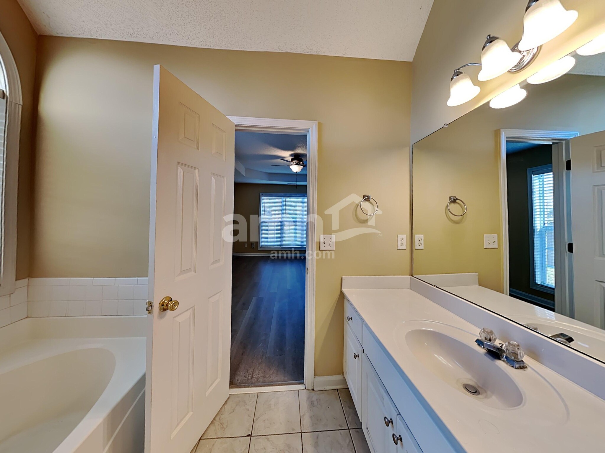 Building Photo - 447 The Gables Dr