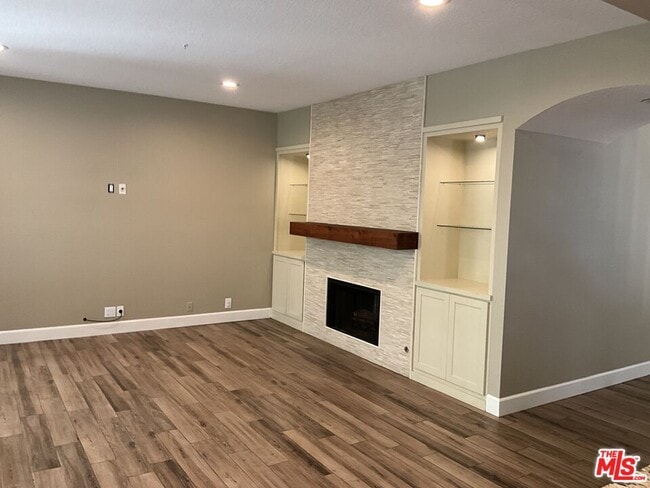 Building Photo - 5440 Avenida El Cid