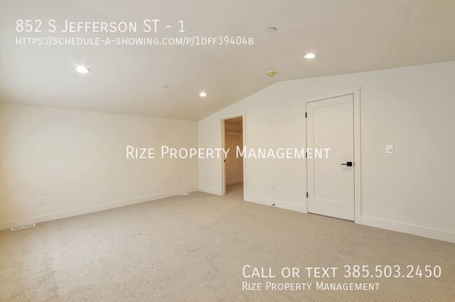 Building Photo - 852 Jefferson St W