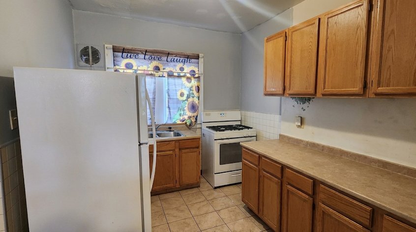 Building Photo - 273 Spruce Ave