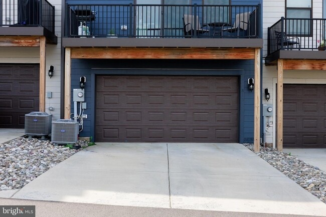 Building Photo - 813 Bond St