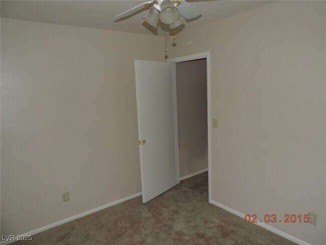Building Photo - 833 Dusk Dr