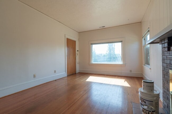 Building Photo - 5534 N Missouri Ave