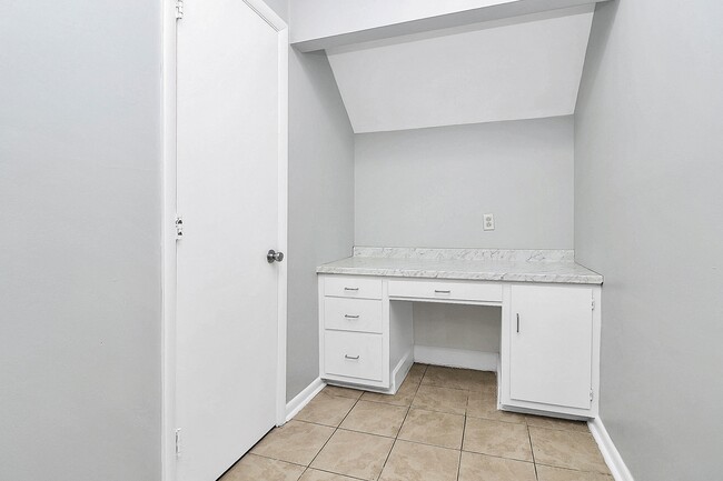 Building Photo - 9121 Troon Ln