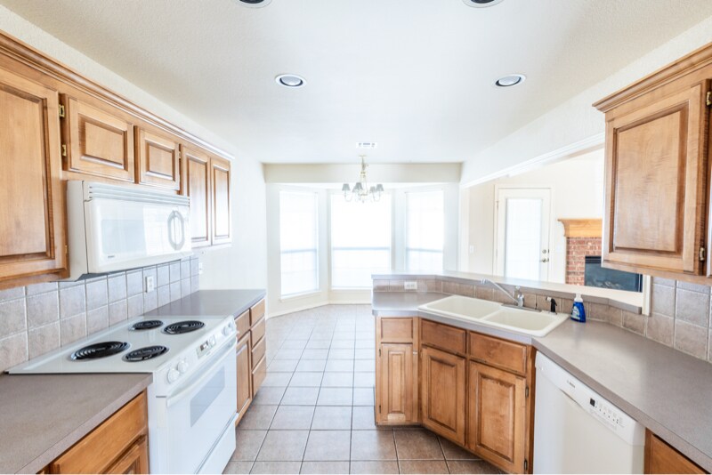 Building Photo - 11003 E 95th Pl N