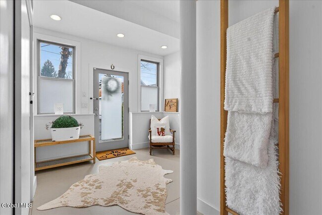 Building Photo - 5 Swanner Ln