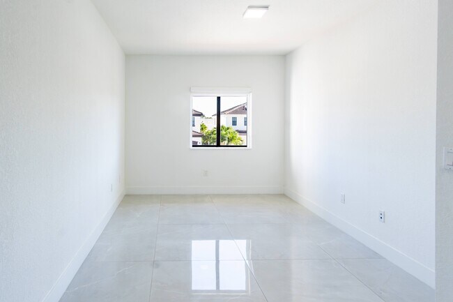 Building Photo - 2030 SW 145th Ave