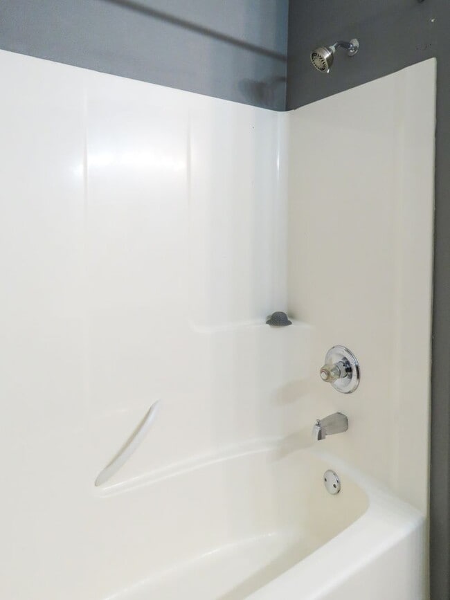 Building Photo - 2 Bedroom Plus Bonus Room - Tigard Townhom...