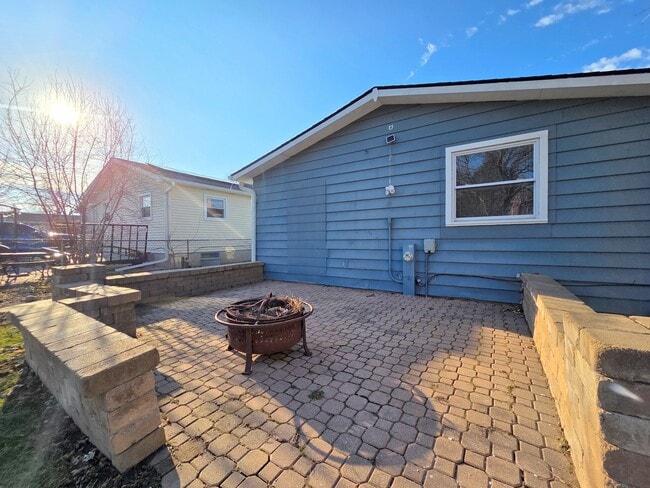 Building Photo - 331 Lawn Terrace