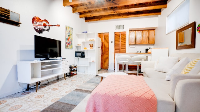 Building Photo - 33 SW 18th Terrace