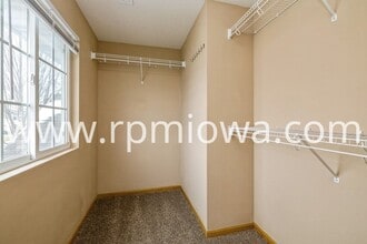 Building Photo - WEST DES MOINES TWO-STORY!! 4 Bedroom, 3.5 Bathrooms!