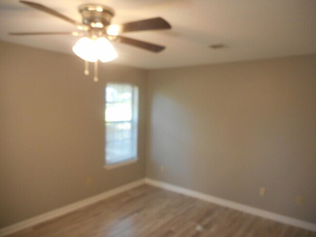 Building Photo - 2825 Crosscreek Rd