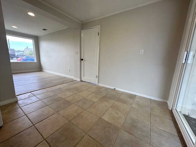 Building Photo - Well-Maintained 3-Bed, 1.5-Bath Home for Lease – 1,056 sq ft