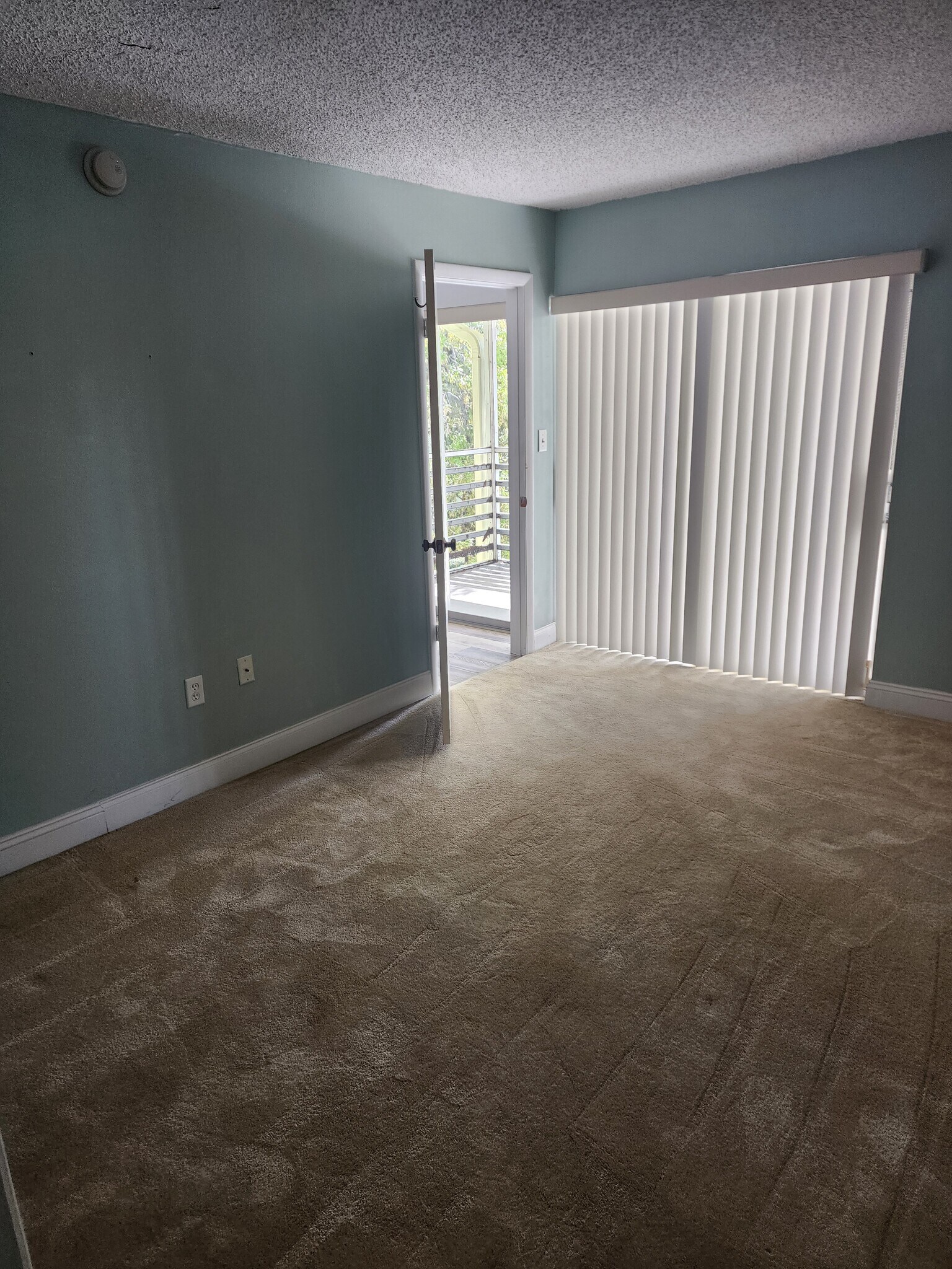 Building Photo - 1100 Ponce de Leon Cir