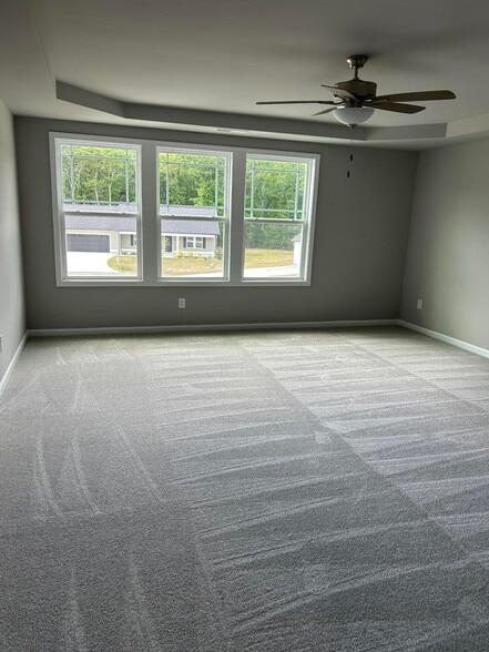 Building Photo - 402 Grand Oaks Dr