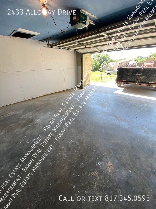 Building Photo - 2433 Alloway Dr