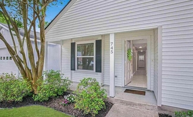 Building Photo - 745 Stoney Creek Ave