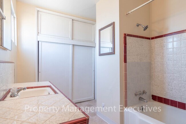 Building Photo - Nice Studio in La Mesa