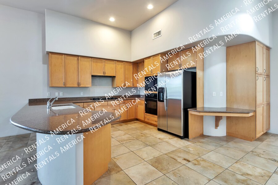 Building Photo - 1033 W Par 4 Dr
