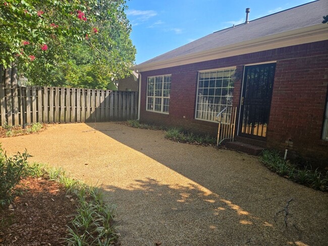 Building Photo - Charming Home in Fox Ridge Subdivision – V...