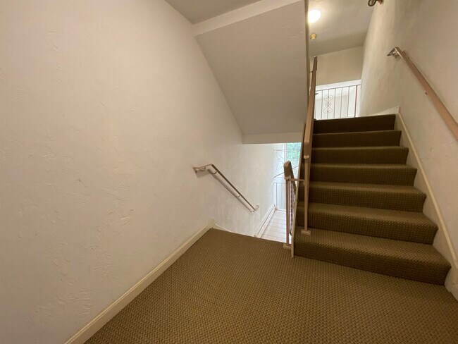 Building Photo - 377 Huse Rd