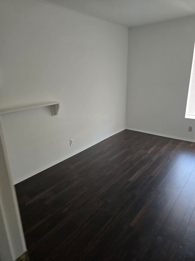Building Photo - BEAUTIFUL 4 BEDROOM 3 BATH HOUSE. MOVE IN ...