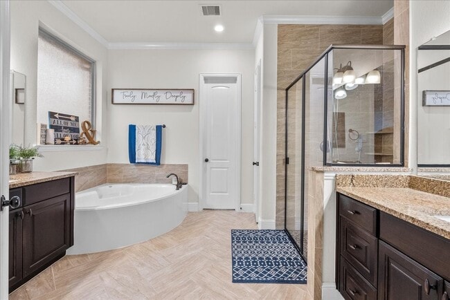 Building Photo - 1636 Longwood Glen Ln