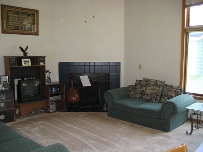 Building Photo - 2132 Plaen View Dr