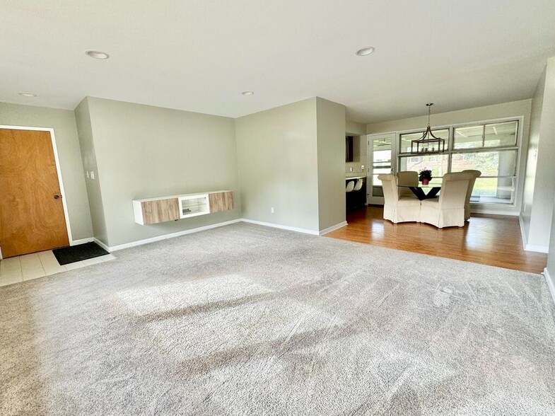 Building Photo - 24461 Willow Ln