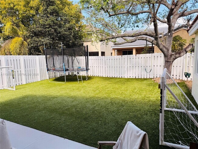 Building Photo - 646 Stanton Dr