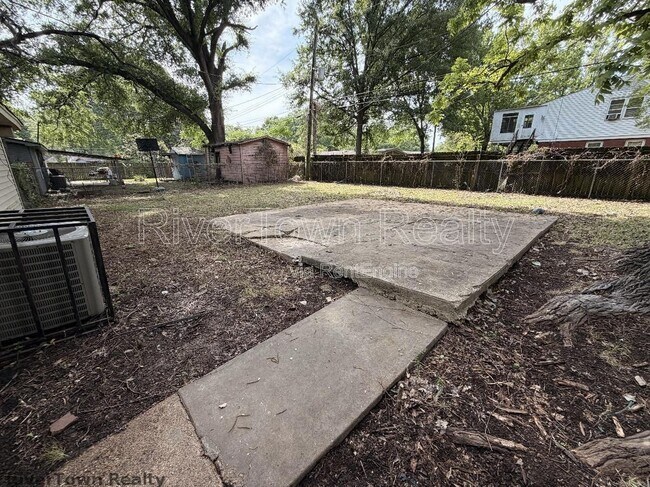 Building Photo - 4825 Bridgedale Ave