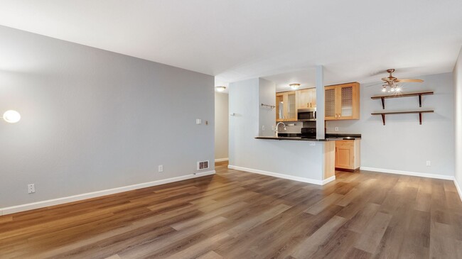 Building Photo - Beautiful Remodeled Adams Point Condo