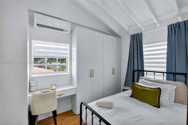 Building Photo - 800 NE 97th St