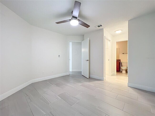 Building Photo - 2580 Grassy Point Dr
