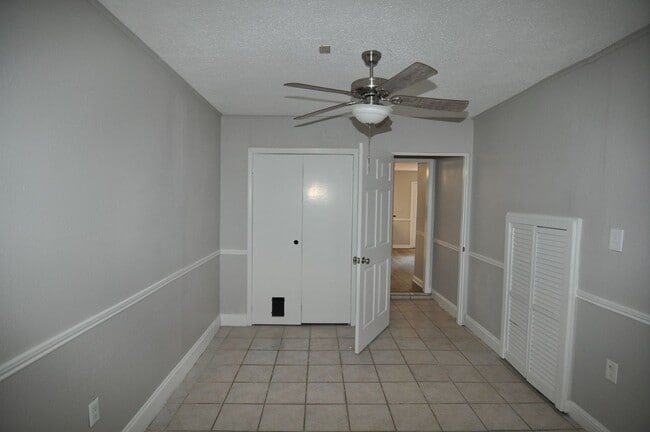 Building Photo - Spacious 4-Bedroom, 2-Bathroom Townhome in Grand Prairie!